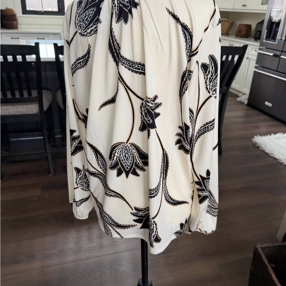 Elegant Women's Blouse with Black and Cream Floral Design - Picture 2 of 7